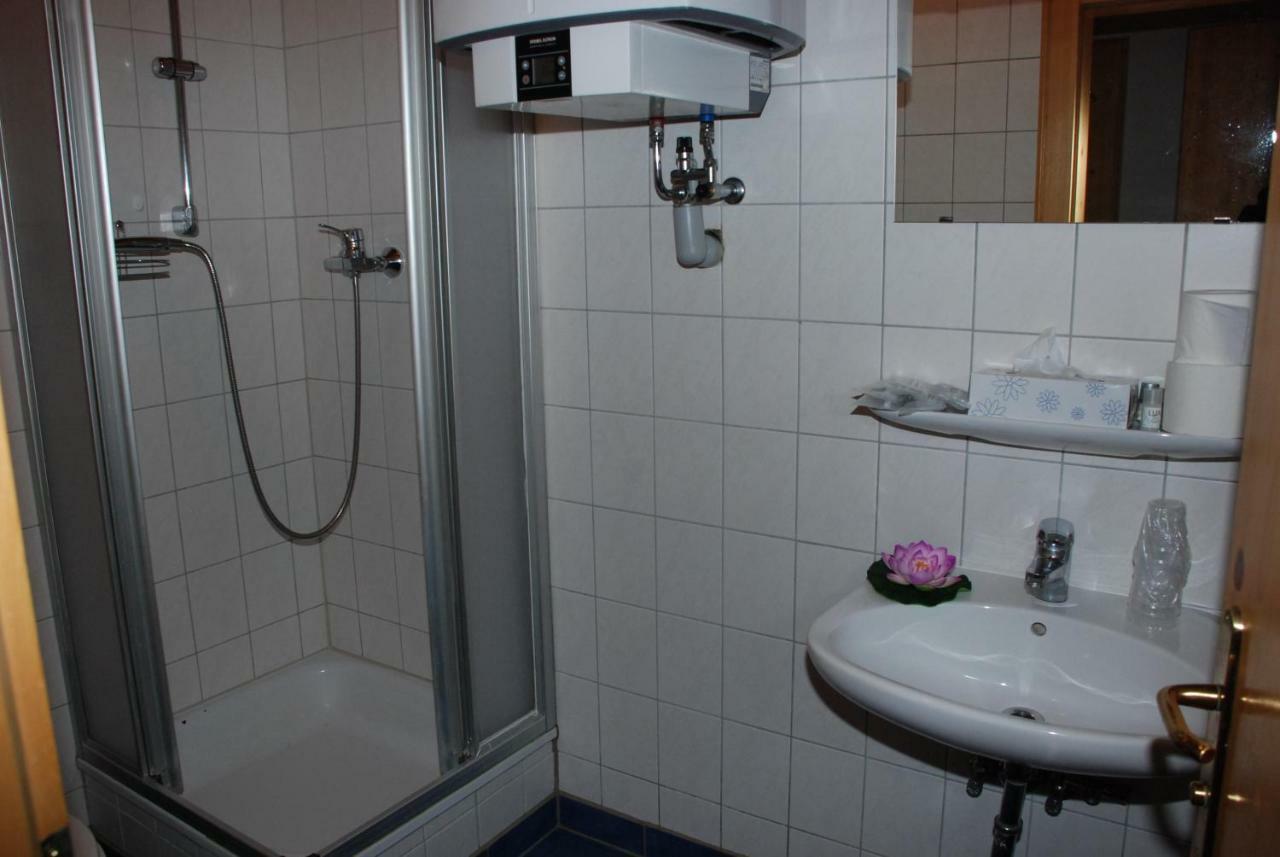 Restaurant Olympia & Apartments Берген Екстериор снимка